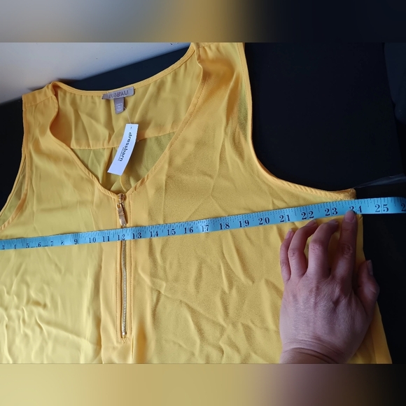NWT Roz & Ali Women's Sleeveless Top Plus Size 1X, yellow color, never worn. - Picture 4 of 14